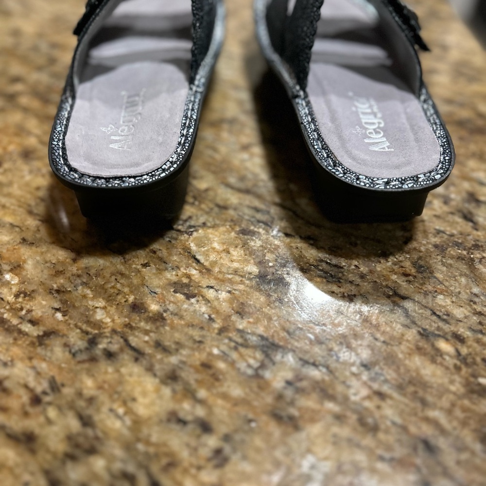 NEW Alegria Sandra Silver Pewter Lace Slide Wedge Sandals Size 38/US 7.5 - Picture 5 of 9